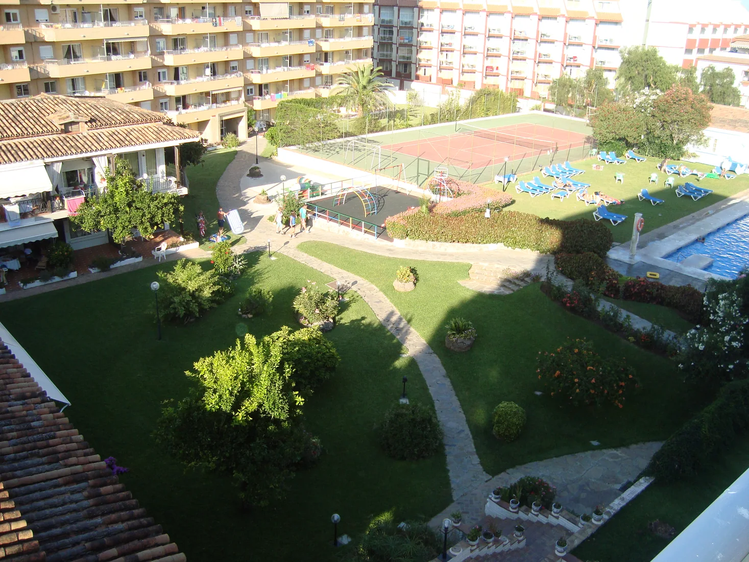 Carihuela Park met tuin en tennisbaan